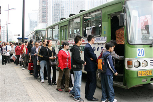 第二个市民公共文明行为示范月启动  5条公交示范线路将成无饮食车厢 ——九房网