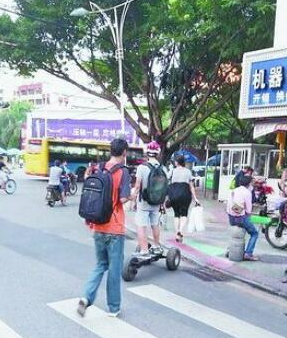 “拉风”电动平衡车上路就违法 被发现将处罚——九房网 “拉风”电动平衡车上路就违法 被发现将处罚——九房网