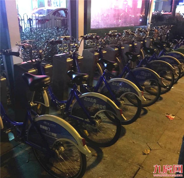 大厦门的BRT车站竟然挤爆！震惊所有人……——九房网