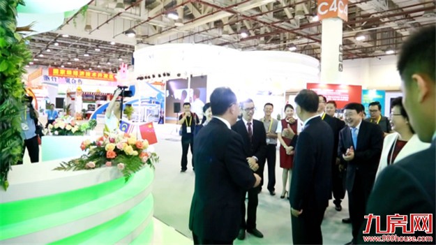 汪洋在厦门启动投洽会“金钥匙”  逛展厅点赞绿色智慧生态——九房网