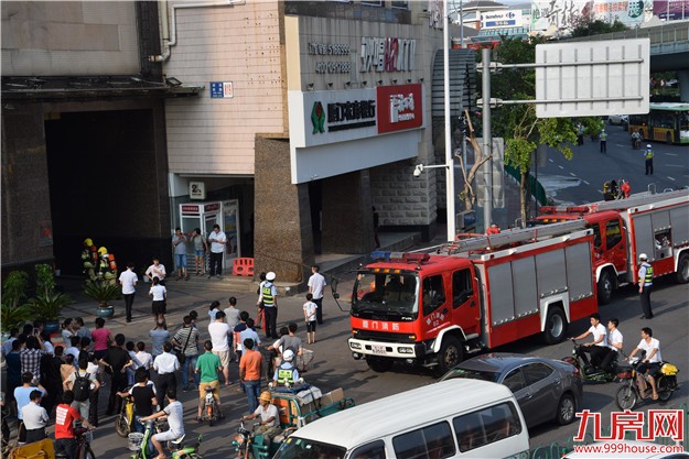 【突发】着火了！！莲坂国贸宝福大厦着火了，现场浓烟滚滚！——九房网