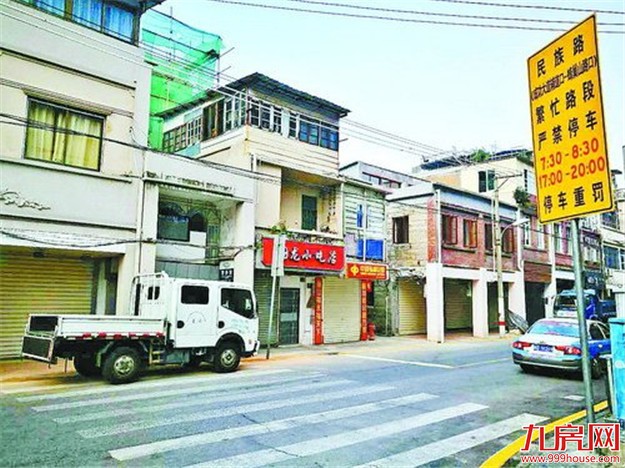 厦门全新设置"繁忙路段'启动第一天：不少车"踩"着禁停标线停——九房网