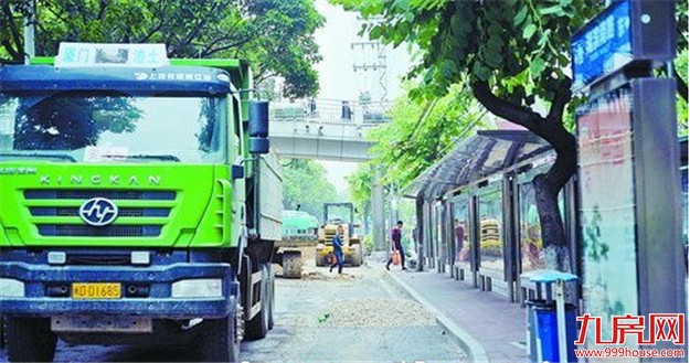 吕厝跨线桥下重复“破路” 施工企业不同难以无缝连接——九房网