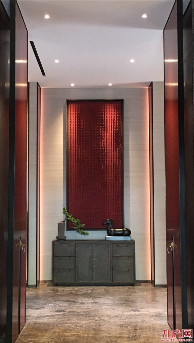 一支车队，悄悄驶入环岛路35号... &nbsp;——九房网