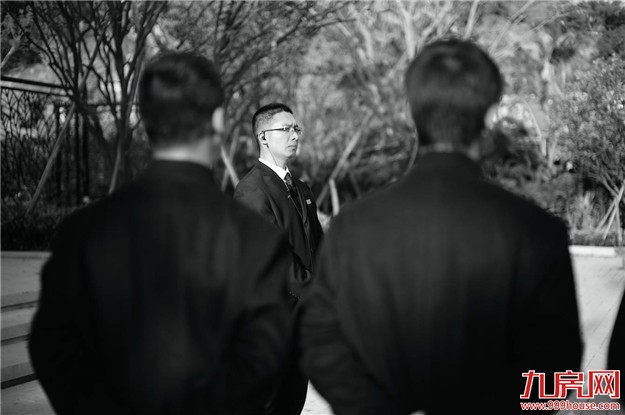 一支车队，悄悄驶入环岛路35号... &nbsp;——九房网