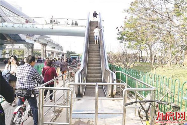 厦门BRT电梯新加隔离防护栏 限制单车效果明显——九房网