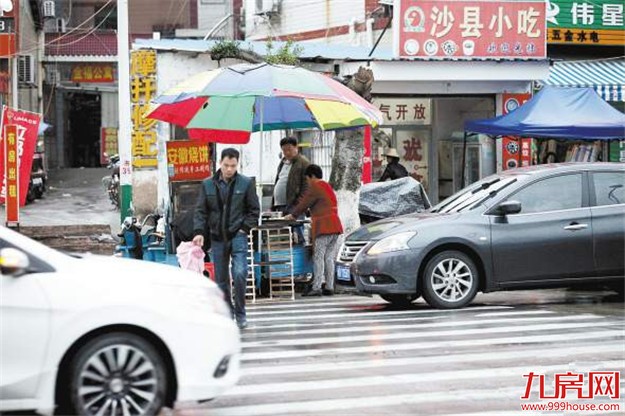 闯红灯乱扔果皮可能被罚300元 厦门重点整治不文明行为——九房网 闯红灯乱扔果皮可能被罚300元 厦门重点整治不文明行为——九房网