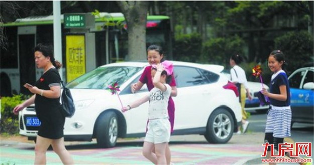 风雨雷电集体“赶场” 强降雨带自北向南缓慢移动——九房网