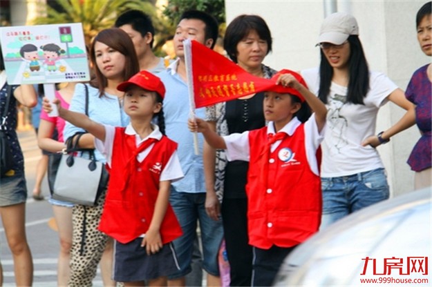 厦门各区街头巷尾涌现“志愿红” 串起城市“平安美”——九房网