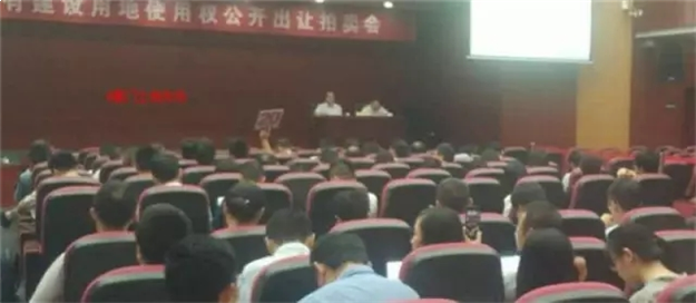 全厦门都疯了!一天揽金xx亿,最高隐形楼面价xx元/㎡,xx夺得新地王!——九房网 全厦门都疯了!一天揽金xx亿,最高隐形楼面价xx元/㎡,xx夺得新地王!——九房网