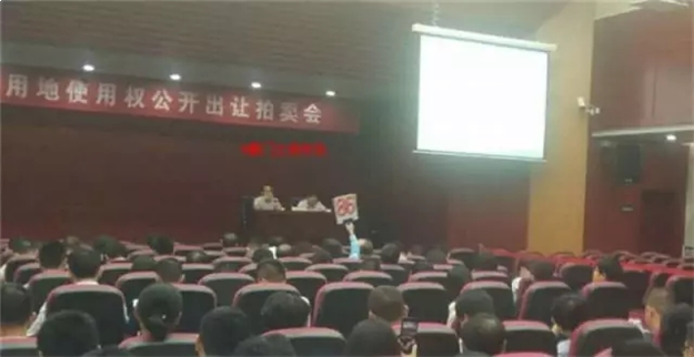 全厦门都疯了!一天揽金xx亿,最高隐形楼面价xx元/㎡,xx夺得新地王!——九房网 全厦门都疯了!一天揽金xx亿,最高隐形楼面价xx元/㎡,xx夺得新地王!——九房网