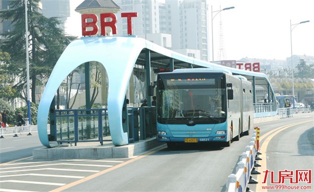 BRT前埔站新增进站闸机 从原先的3台增加至5台——九房网