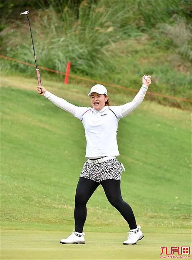 中国高尔夫球职业业余配对锦标赛落幕 潘艳红张进拿支票——九房网