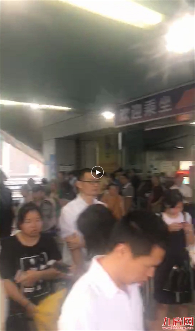 狂风暴雨+电闪雷鸣！刚刚，超级暴雨袭城！厦门沦陷，段子手又high了！——九房网