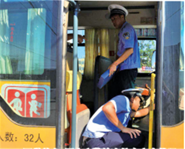 我市交警多措并举筑牢校园交通安全“防护网”——九房网 我市交警多措并举筑牢校园交通安全“防护网”——九房网