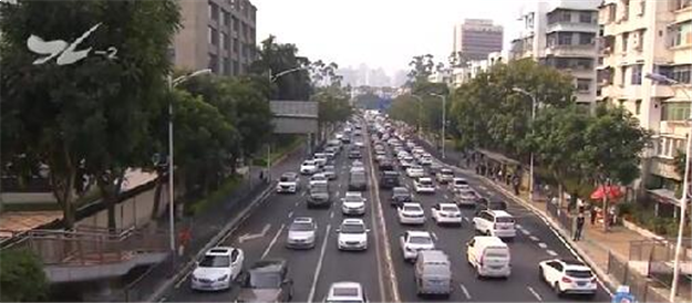 湖滨中路体育路路口左转车道禁止掉头 市民有建议——九房网