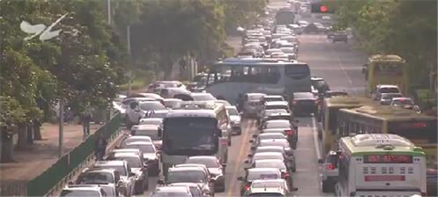 湖滨中路体育路路口左转车道禁止掉头 市民有建议——九房网