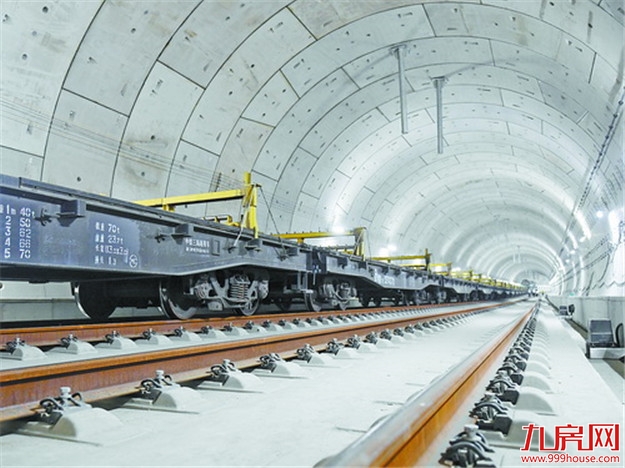 我国首条智能高铁京张高铁轨道贯通——九房网