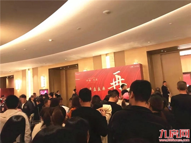 刚刚,厦门又一豪宅连夜抢开!265套房被疯抢!场面极其火爆!——九房网 刚刚,厦门又一豪宅连夜抢开!265套房被疯抢!场面极其火爆!——九房网