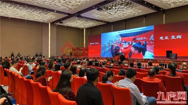 现场直击!岛内豪宅三期开盘被挤爆!有钱人买房好比买 现场直击!岛内豪宅三期开盘被挤爆!有钱人买房好比买