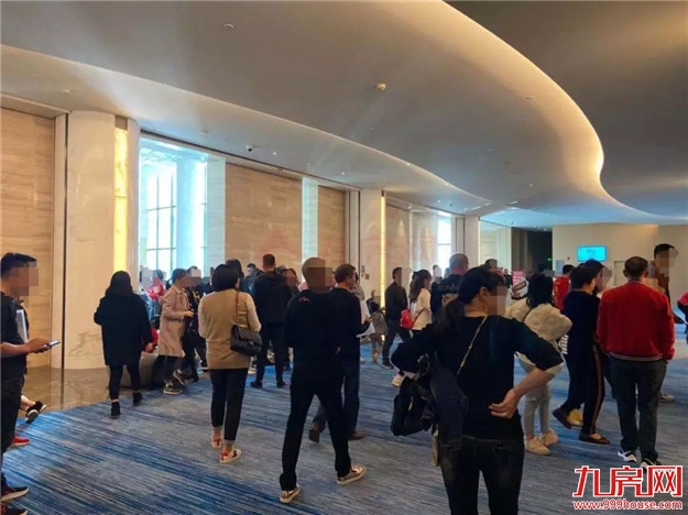 现场直击!岛内豪宅三期开盘被挤爆!有钱人买房好比买 现场直击!岛内豪宅三期开盘被挤爆!有钱人买房好比买