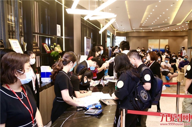 疯狂!排队刷卡!多盘爆卖!龙岩人正在报复性买房!——九房网 疯狂!排队刷卡!多盘爆卖!龙岩人正在报复性买房!——九房网