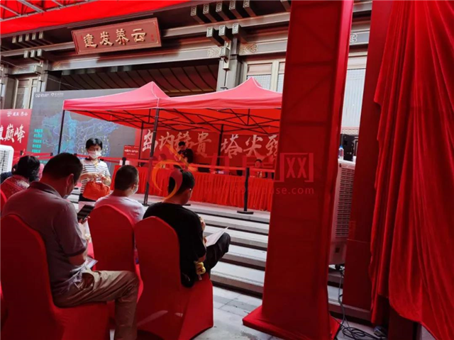 现场直击！刚刚，厦门两大豪宅齐开！大批有钱人排队抢！——九房网