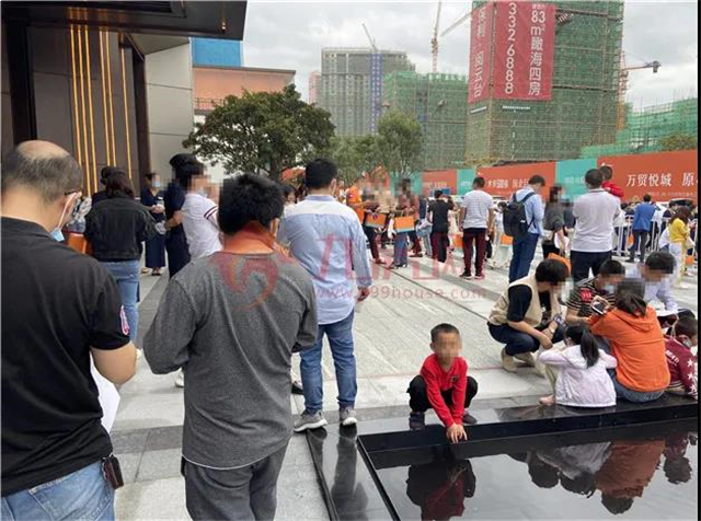 连夜排队!400人现场抢房!厦门再现火爆开盘!——九房网 连夜排队!400人现场抢房!厦门再现火爆开盘!——九房网