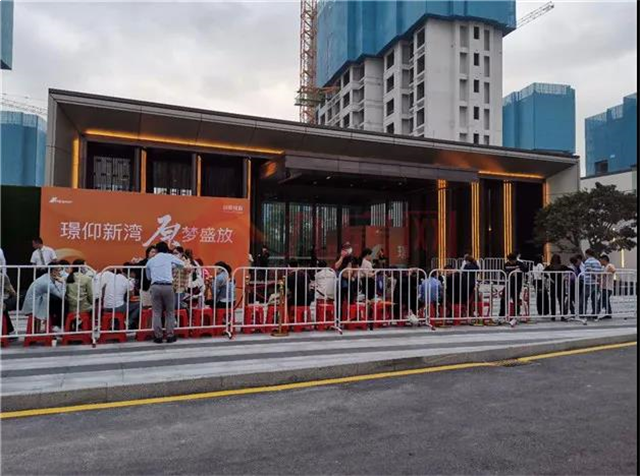 连夜排队!400人现场抢房!厦门再现火爆开盘!——九房网 连夜排队!400人现场抢房!厦门再现火爆开盘!——九房网