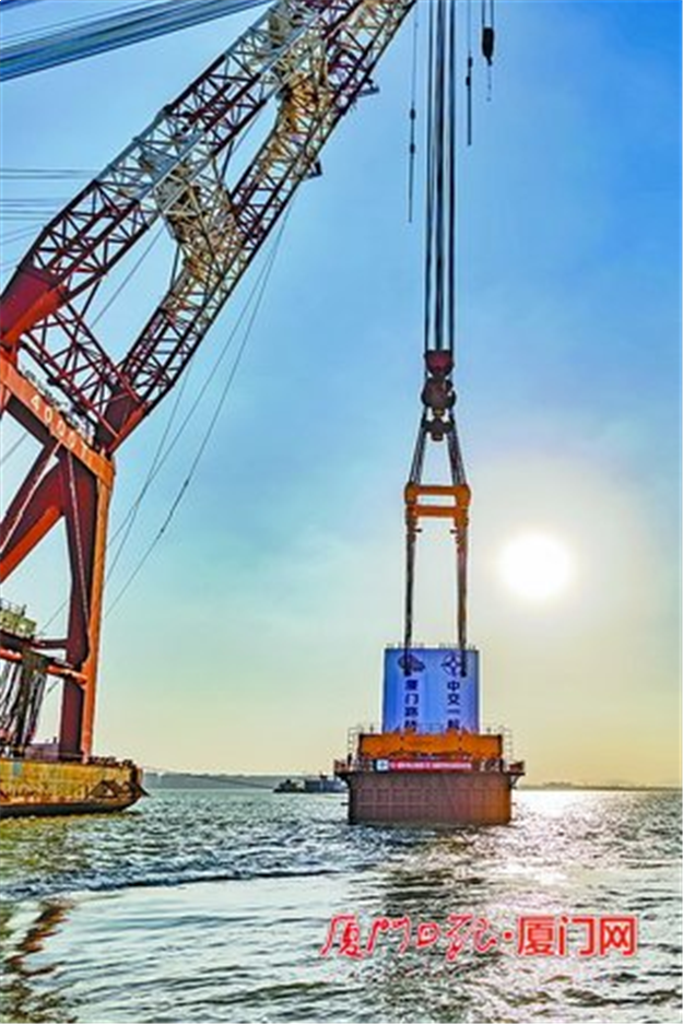 厦门第二东通道“第一墩”入海，海上搭“积木”精确到毫米——九房网
