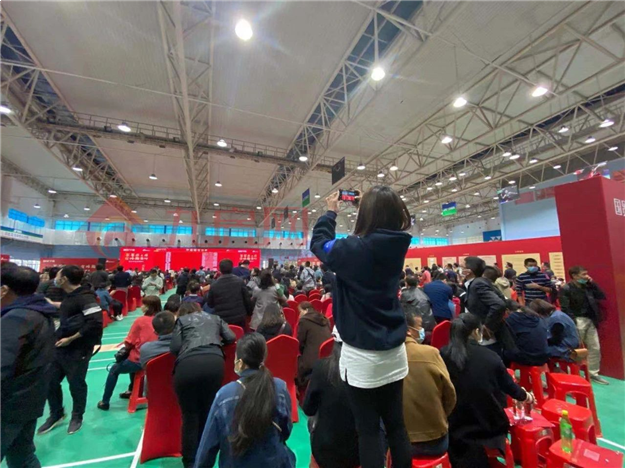 岛外也疯狂!上午两盘齐开!近2000人抢房!购房者:买房像抢白菜!——九房网 岛外也疯狂!上午两盘齐开!近2000人抢房!购房者:买房像抢白菜!——九房网