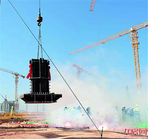 新体育中心白鹭体育场钢结构首吊顺利完成!预计2022年底交付使用!——九房网 新体育中心白鹭体育场钢结构首吊顺利完成!预计2022年底交付使用!——九房网