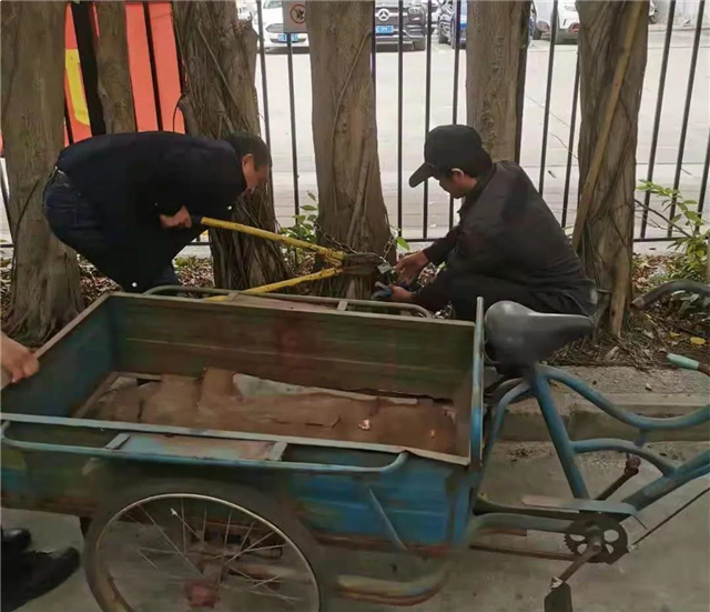 杏林街道一些公共停车位被装地锁？拆！——九房网