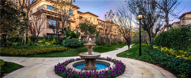 泉州高考场外的应援团：穿旗袍发加油包，为考生提供补给站——九房网