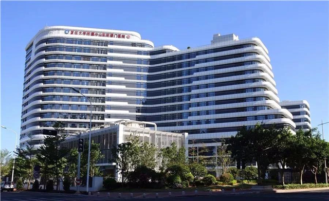 最新！产权赠送、配偶随迁、子女入学……厦门“抢人”政策升级！——九房网