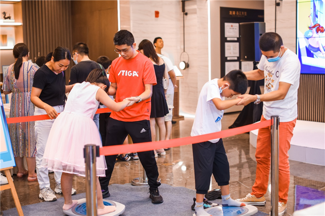 爸爸竟然成了“职业大粉”——九房网