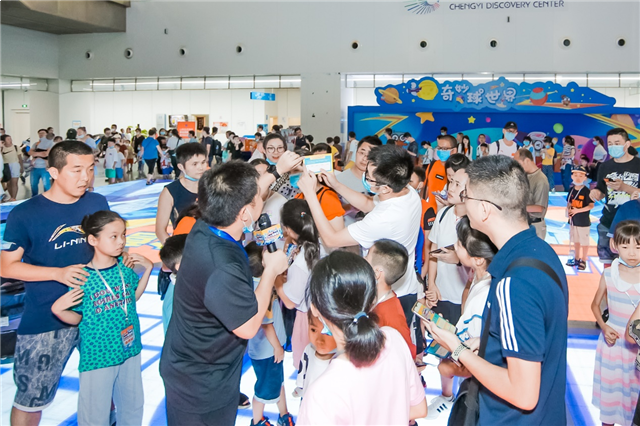 爸爸竟然成了“职业大粉”——九房网