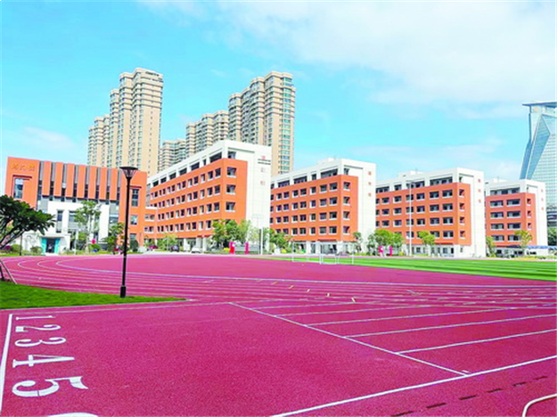 五所学校集体告别旧时光 湖滨中学昨启动拆除——九房网 五所学校集体告别旧时光 湖滨中学昨启动拆除——九房网