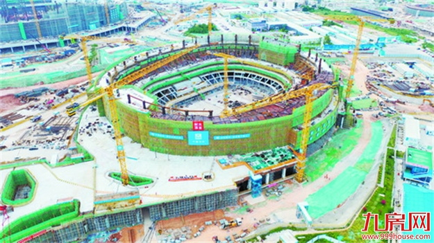 凤凰体育馆主体封顶 新体育中心预计明年底交付使用——九房网 凤凰体育馆主体封顶 新体育中心预计明年底交付使用——九房网