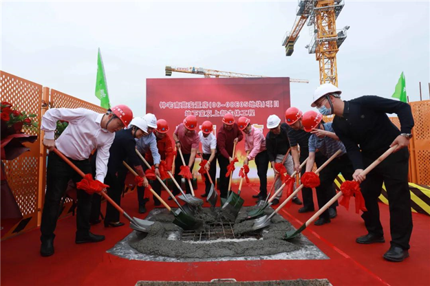 五缘湾片区又一安置房封顶！居民回迁更近一步啦~——九房网