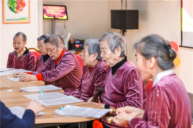 慰问孤寡老人 传递温情暖人心——九房网 慰问孤寡老人 传递温情暖人心——九房网