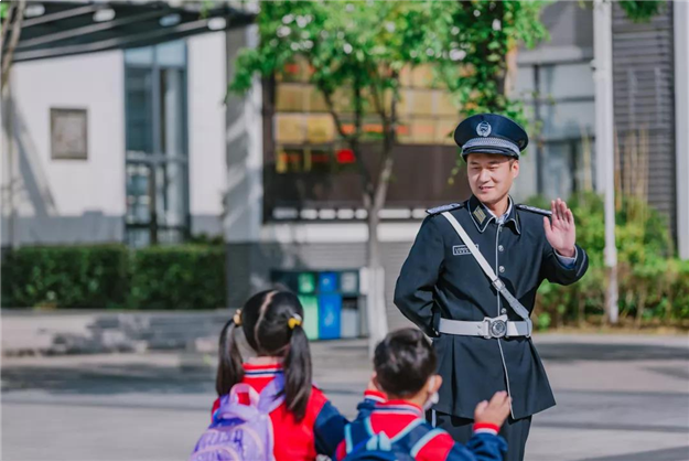 细节控有多温暖?这家物业凭一把伞就能出圈——九房网 细节控有多温暖?这家物业凭一把伞就能出圈——九房网