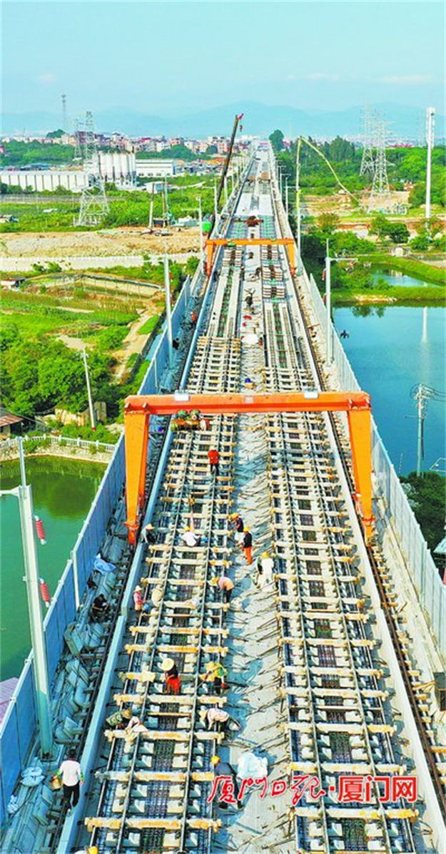 福厦高铁战酷暑抢工期 将进入钢轨铺设施工阶段——九房网 福厦高铁战酷暑抢工期 将进入钢轨铺设施工阶段——九房网