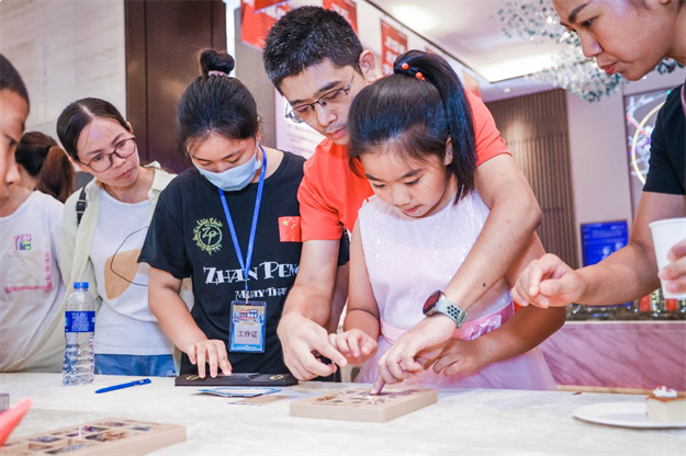 小龙人计划 | 牵着“蜗牛”去散步，让爱不慌不忙——九房网